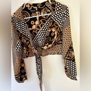 Wrap around Top. Black, gold, wraps to give slimming look, cropped. Size 6